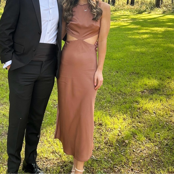 Hello Molly Midi Dress - Picture 3 of 3